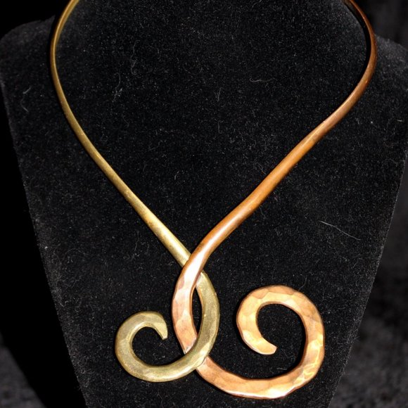 Brass and copper look metal modernist swirl necklace - Picture 1 of 4